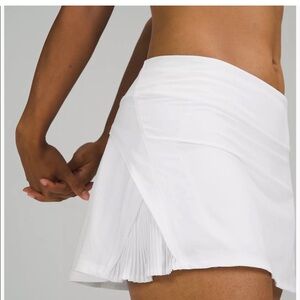 Lululemon play off pleats white tennis skirt size 2